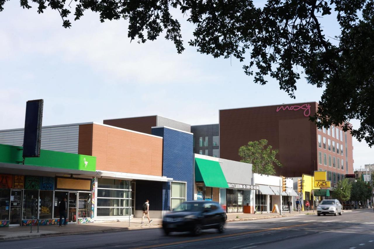 Moxy Austin - University Hotel Exterior photo